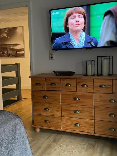 Inselhaus Malchowにあるテレビまたはエンターテインメントセンター
