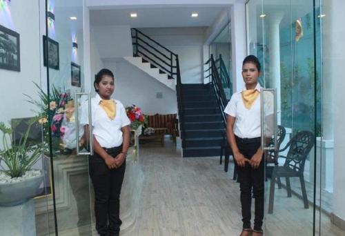 Mitarbeiter der Unterkunft KINGS GATE Airport TRANSIT HOTEL