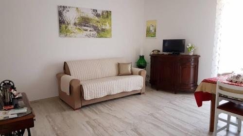 a living room with a couch and a tv at Casa Iacovelli in Casalvecchio di Puglia