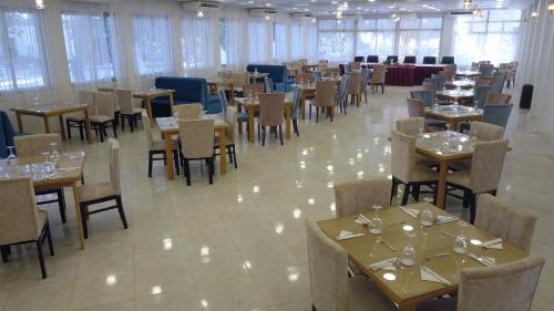 a dining room with tables and chairs and tables and chairsktop at Jewel Assiut Hotel in Asyut