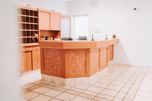 a kitchen with a wooden island in a room at Astheimer Schlösschen in Trebur