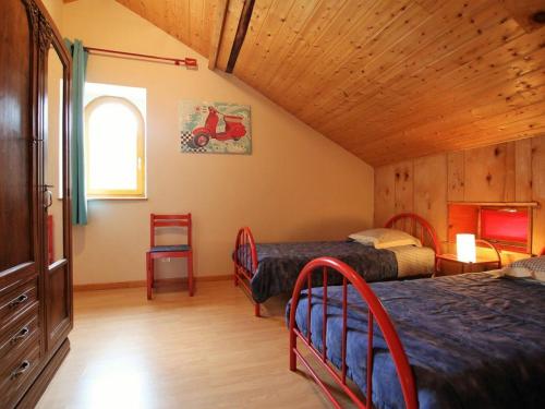 a bedroom with two beds in a room with a window at Maison À Proximité De L'Allier Avec Jardin En Terrasses, Près De Chilhac Et Langeac - FR-1-582-7 in Cerzat