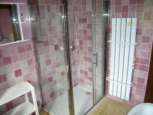 Ванная комната в Gîte Sury-en-Vaux, 3 pièces, 4 personnes - FR-1-586-3