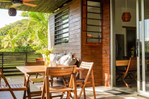 Balkoni atau teres di Nautilus Surf & Yoga Villas Santa Teresa
