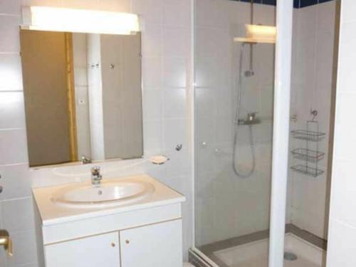 a bathroom with a sink and a shower with a mirror at Gîte charmant pour 8 pers à Rauret avec cheminée, terrasse et accès "Tourisme et Handicap" - FR-1-582-186 in Rauret