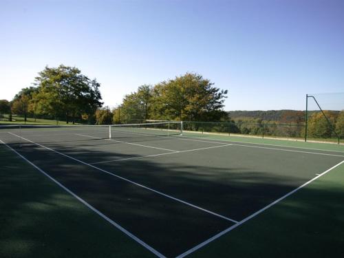 Gîtes du Château Mont d'Onel tesisi ve yakınında tenis ve/veya squash olanakları