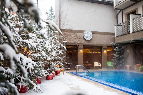 Kolam renang di atau dekat dengan Romantik Spa Hotel
