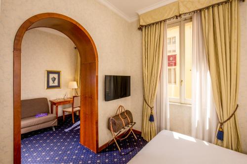 Ένα ή περισσότερα κρεβάτια σε δωμάτιο στο UNAWAY Hotel Empire Roma