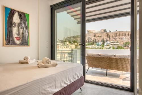 Cozy Deck Roof Apt at the Foothills of Acropolis