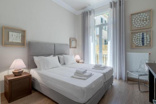 Historic Plaka's Deluxe Apartment
