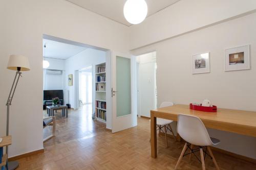 2 bdrm apt for up to 6 guests next to Acropolis museum