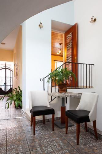 Psyri Neoclassical House Yard Free Parking