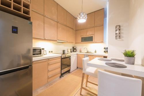 Traveler's Dream 4 brdm Renovated Penthouse