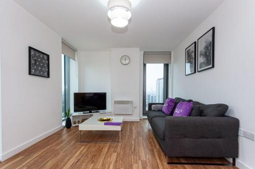 Modern and Cosy, Media City Two Bedroom Apartment, With Secure Parking and Access to Gym & Cinema Room
