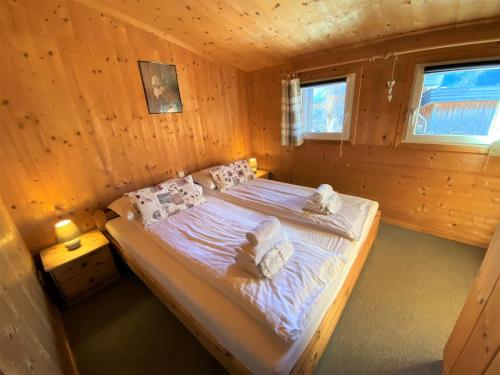 Cama o camas de una habitación en EXCLUSIVES Chalet an der SKIPISTE +Dampfbad +NETFLIX
