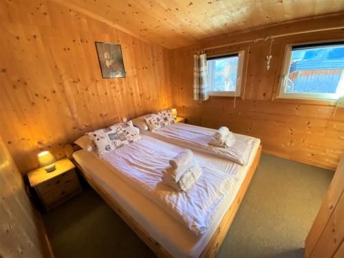 Postel nebo postele na pokoji v ubytování EXCLUSIVES Chalet an der SKIPISTE +Dampfbad +NETFLIX