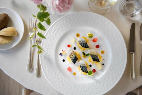 Makanan di atau berdekatan hotel