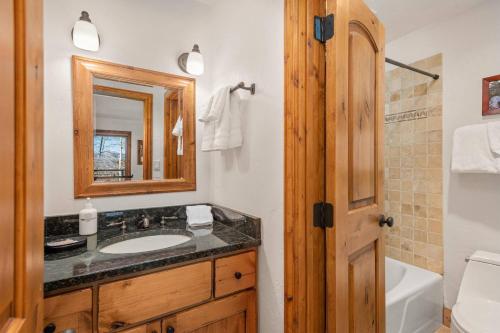 Gallery image of Shadowbrook 205 in Snowmass Village