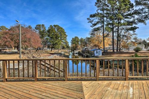 Cozy Cottage with Shared Dock on Dawson Creek