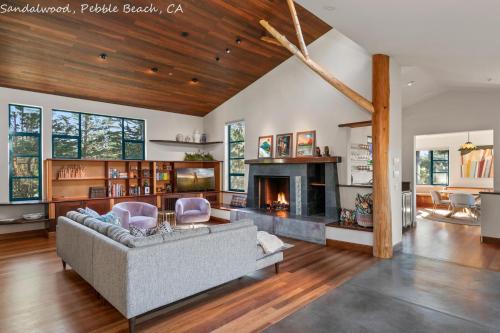 Foto da galeria de Pebble Beach Timeless Contemporary 4 Bed 5Bath 30 Night Minimum em Pebble Beach