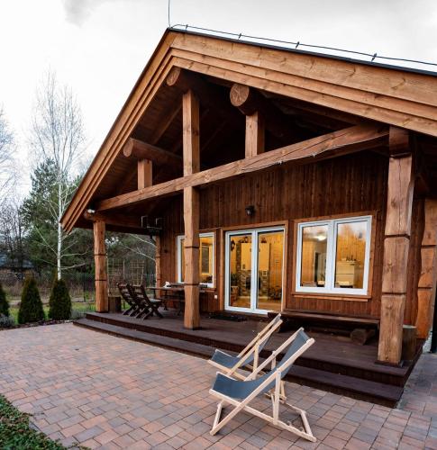 Das Gebäude in dem sich das Ferienhaus befindet