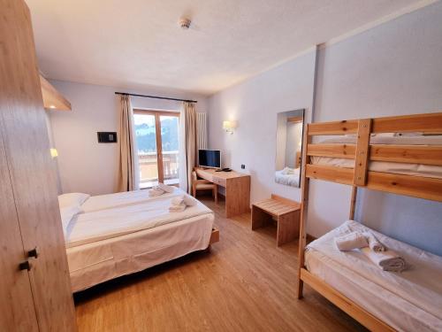Postel nebo postele na pokoji v ubytování Hotel San Carlo, tra Bormio e Livigno