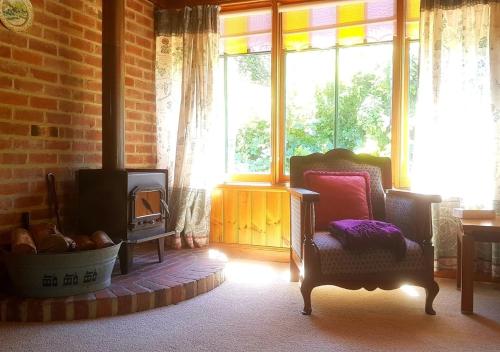 Khu vực ghế ngồi tại Red Brier Cottage Accommodation
