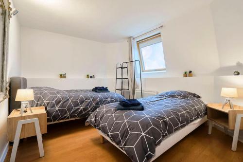 Säng eller sängar i ett rum på LocationsTourcoing - Le Duplex