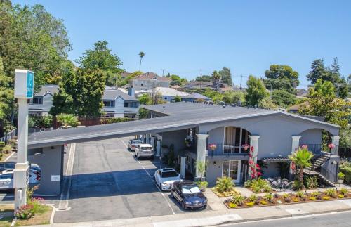 a gas station with cars parked in a parking lot at Continental Inn in Santa Cruz