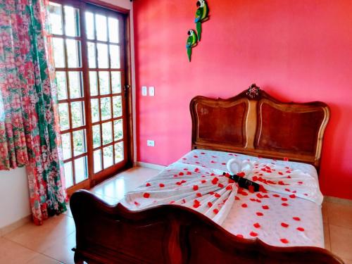 Säng eller sängar i ett rum på Chalés Mirante Altos Ares