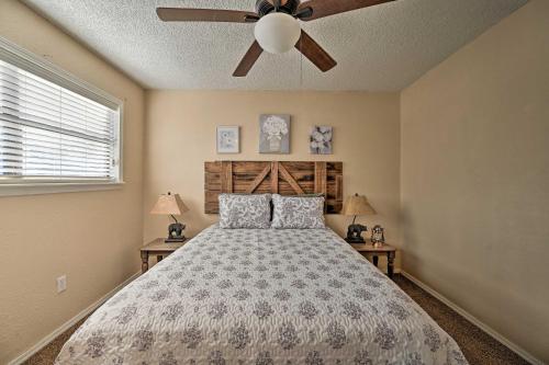 Voodi või voodid majutusasutuse Hidden Oaks Broken Bow Vacation Rental, Pets OK! toas