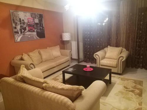 a living room with couches and a coffee table at όμορφο διαμερισμα με δυο κρεβατοκάμαρες in Delfoi