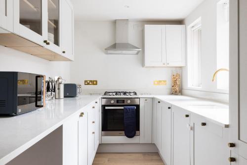 The Battersea Beauty - Modern & Bright 3BDR with Garden