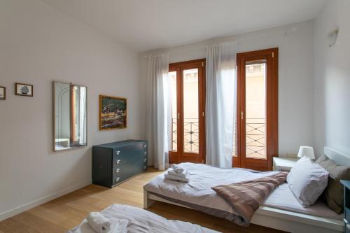 Cama o camas de una habitación en Venice Lance with Lift, 2 minutes walk from the train station