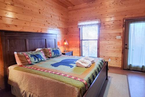 Кровать или кровати в номере Treetop Tranquilty