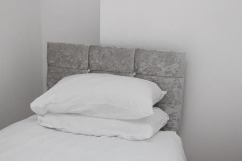 Un pat sau paturi într-o cameră la Morning Star Home