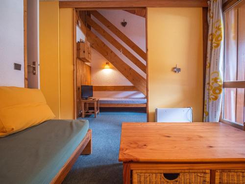 Appartement Valmorel, 1 pièce, 5 personnes - FR-1-356-197にあるベッド