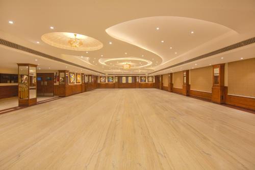 a large ballroom with a wooden floor and a ceiling at Lemon Tree Hotel Baddi in Baddi