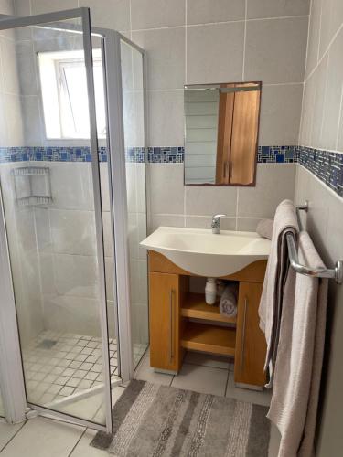 Ένα μπάνιο στο Shiles villa