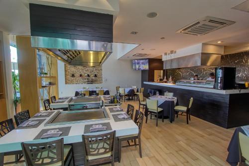 Ресторан / где поесть в Holiday Inn & Suites Plaza Mayor by IHG