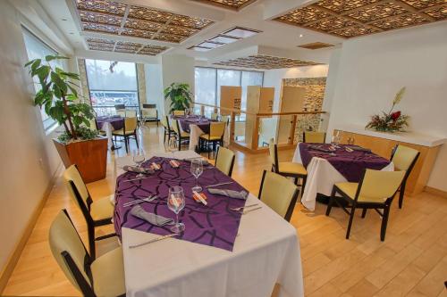 Ресторан / где поесть в Holiday Inn & Suites Plaza Mayor by IHG