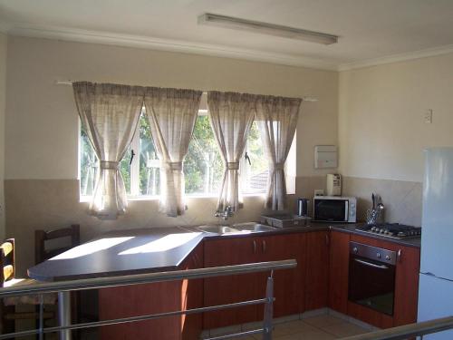 Una cocina o zona de cocina en Getaway Self-Catering Panorama