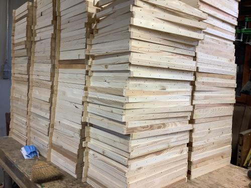 a wall made out of reclaimed wood at B&B Lattemiele in Fontanellato