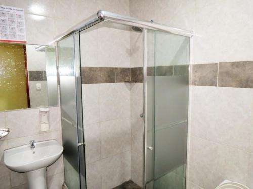 Koupelna v ubytování HOTEL ESTRELLA