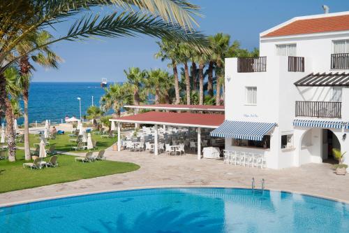 Foto de la galería de Akti Beach Hotel & Village Resort en Pafos