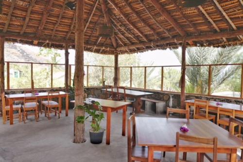 A restaurant or other place to eat at Ecolodge Kasa D'Igreja