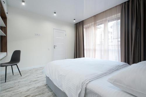 Katil atau katil-katil dalam bilik di Luxury Nest Lviv center