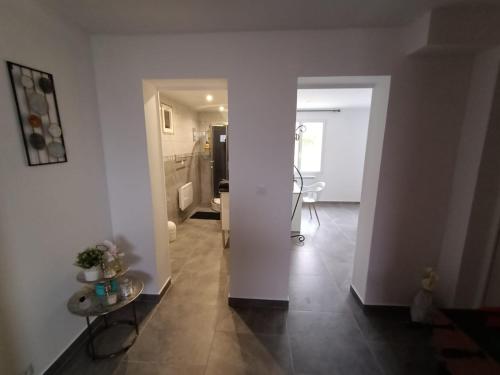 Photo de la galerie de l'établissement Chambre lit double, à Chambray-lès-Tours