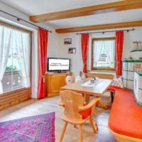 a living room with a table and a couch at Appartement Frühstückspension Landhaus Karwendel in Pertisau