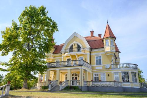 El edificio en el que está la villa
